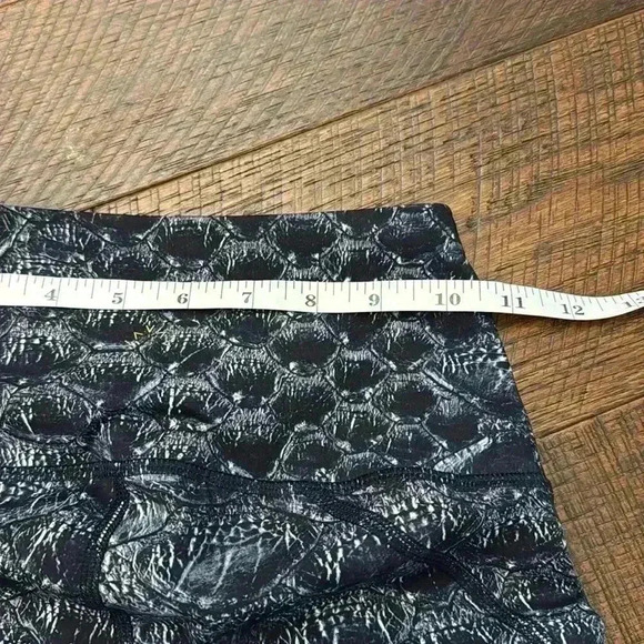 Varley 17” Cropped Leggings - Picture 9 of 9